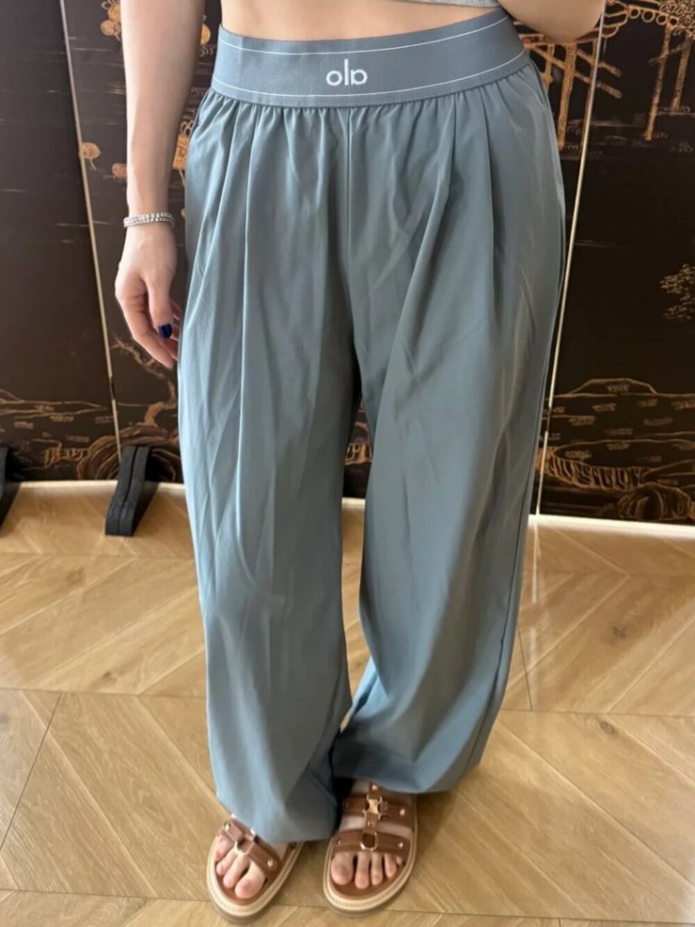 NWT 🧐 Alo Yoga Steel Grey High Rise Wide Leg Suit Up Pant 💕 - (30" inseam)